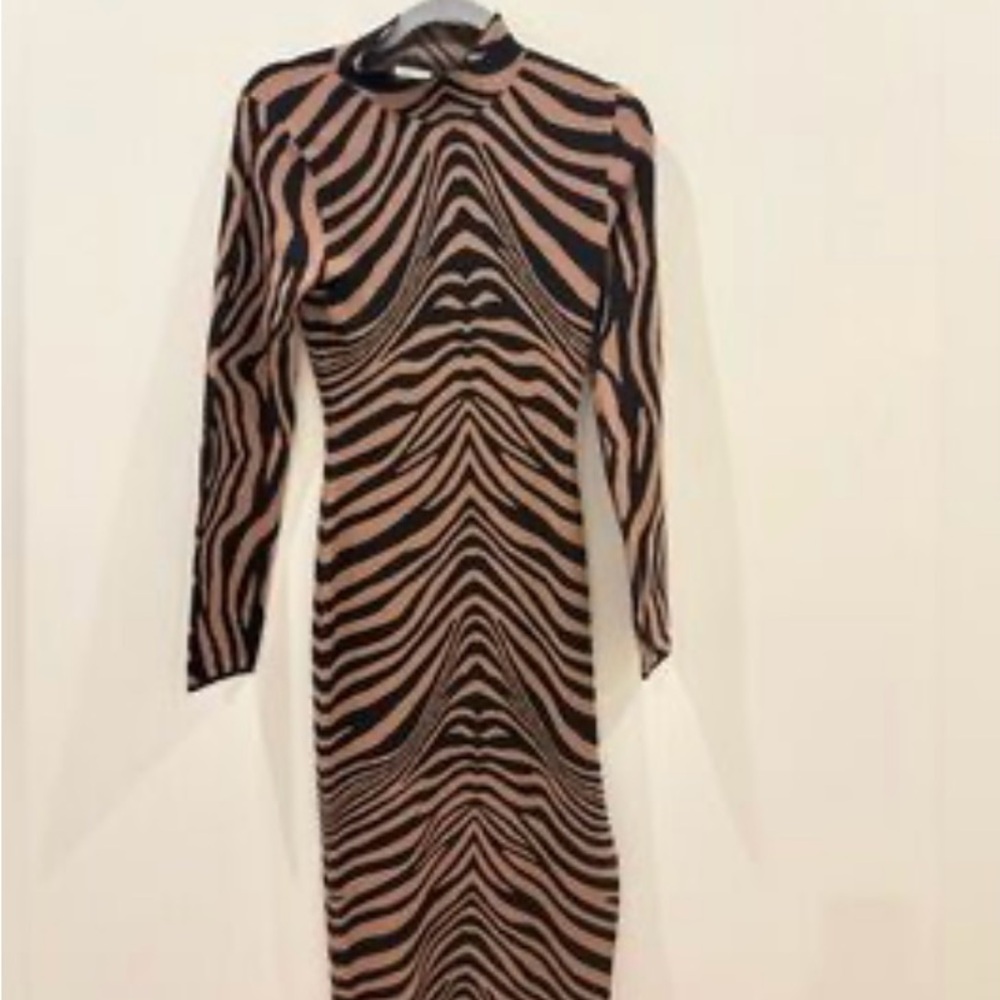 De Elly elegantZebra Pattern Long Sleeve Dress in size-M with open back